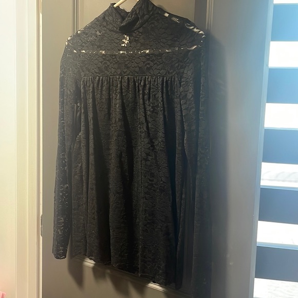 Black roper long sleeve lace top - Picture 1 of 2